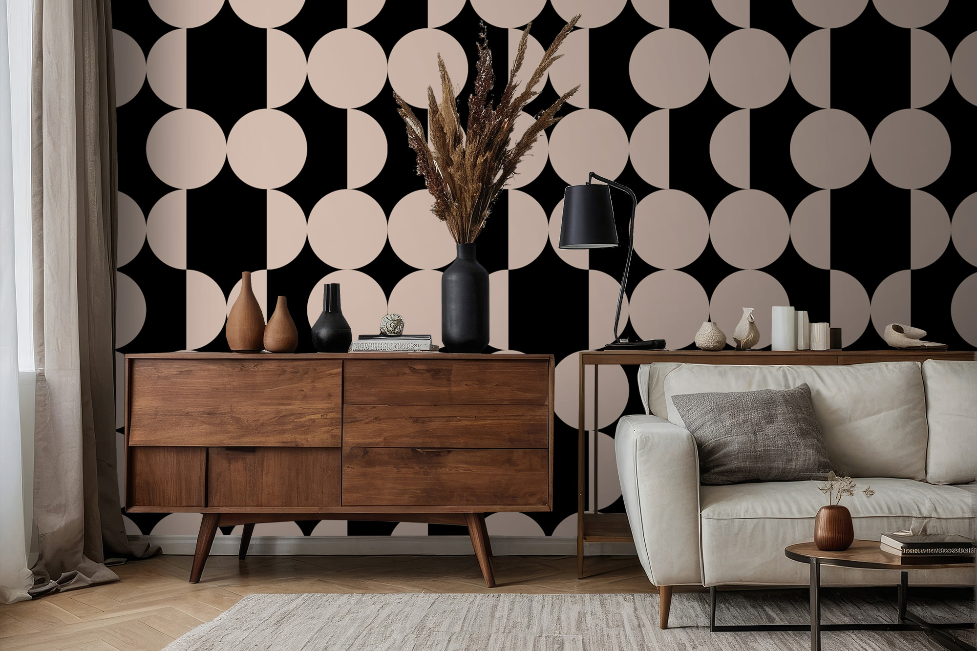 Le papier peint Moti présente des Cercles géométriques beige et noir, il en fait une option moderne et élégante pour ceux qui souhaitent ajouter une touche de sophistication à leur intérieur.